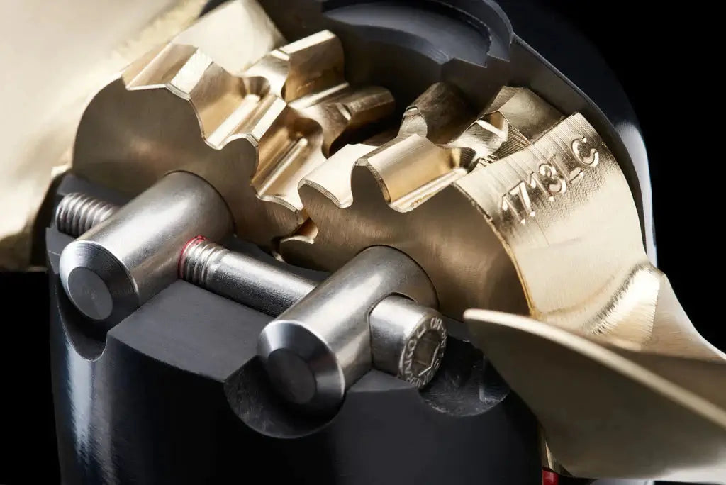 Flexofold 2 Blade Composite for Saildrive - gears close up photo