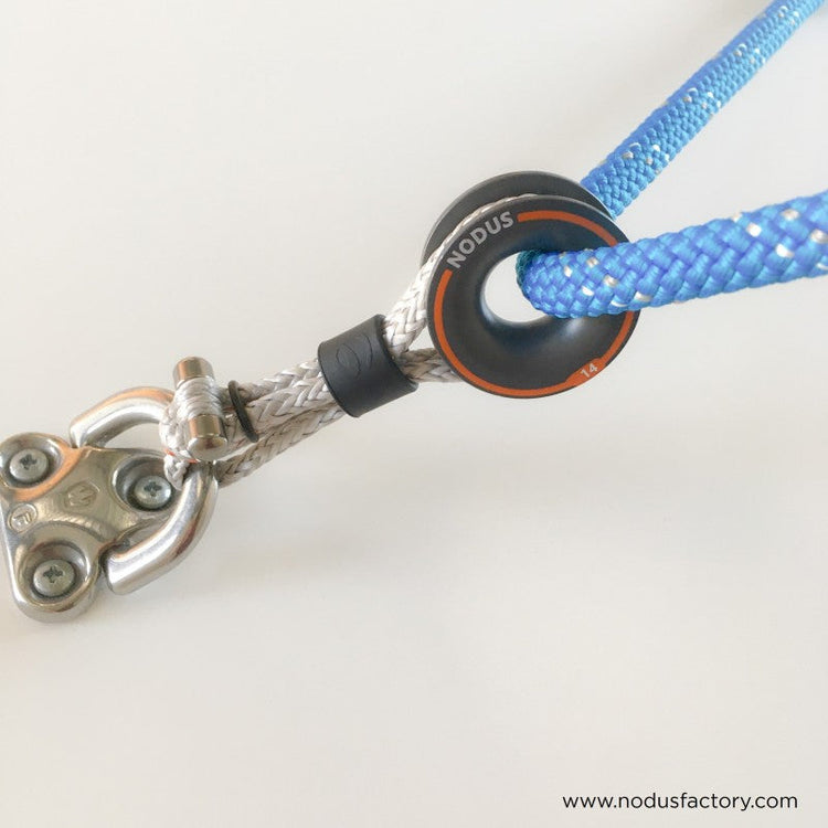 Nodus textile shackle and line-control rigging hardware