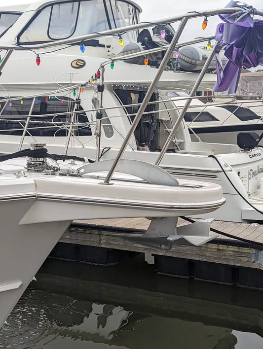 Mantus M2 Performance galvanized anchor fitted on a bow pulpit