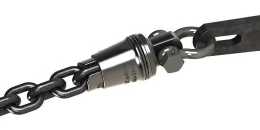 Mantus Marine Swivel S2 connected to anchor chain for optimal security and performance.