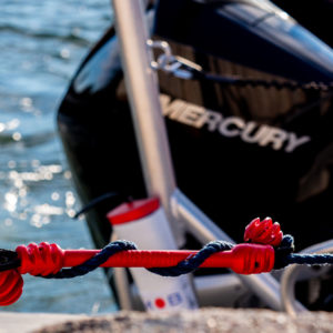 Close-up of a Snubber TWIST Singler being used by a boat and a red color  on a water background
