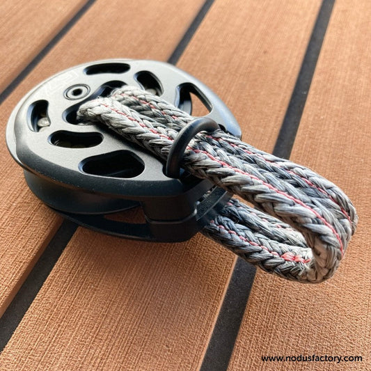 Nodus sheathed high-load textile loop fitted through a sailing block